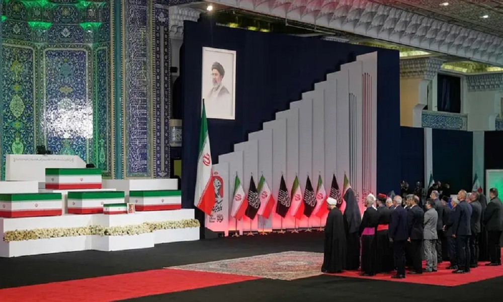 مجتبى خامنئي يواصل الغياب.. لم يحضر وداع والده