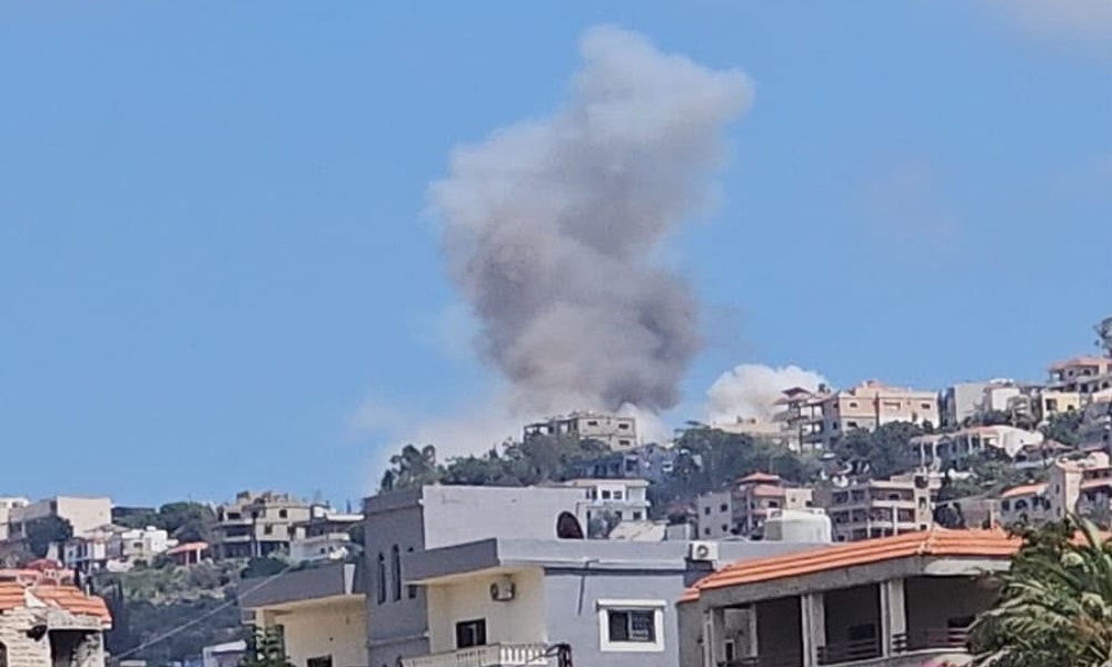 بالفيديو: غارة عنيفة تستهدف المنصوري