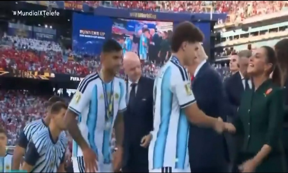 لاعب أرجنتيني رفض مصافحة ترامب! (فيديو)