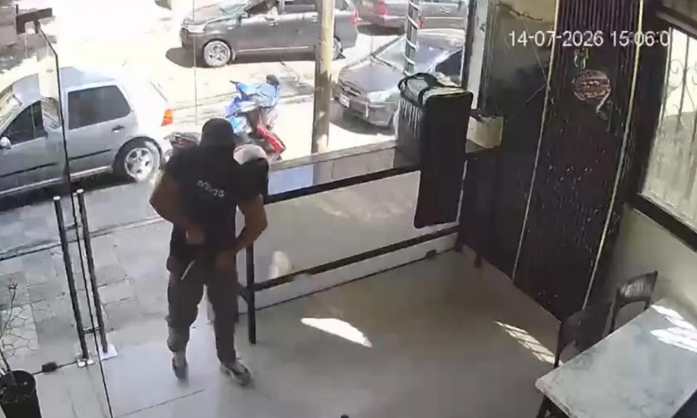 صيدا: مسلحون ملثمون يقتحمون متجرًا