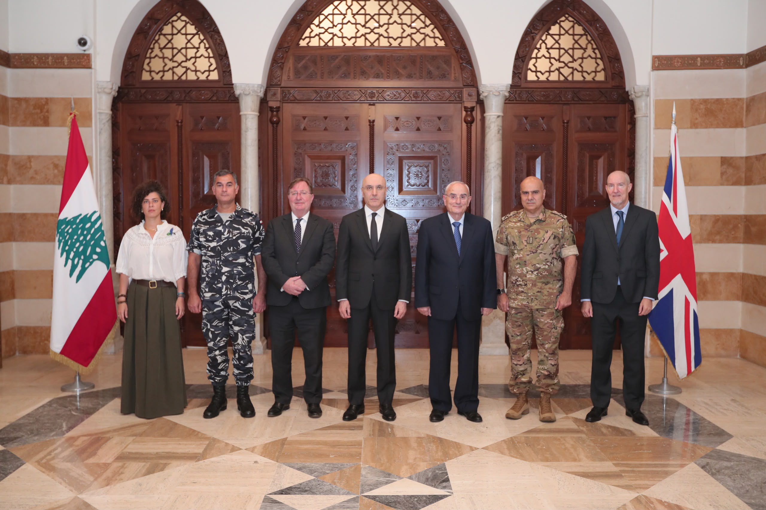 الحجار ومنسى يوقعان مذكرة تفاهم مع بريطانيا لدعم الأمن في لبنان