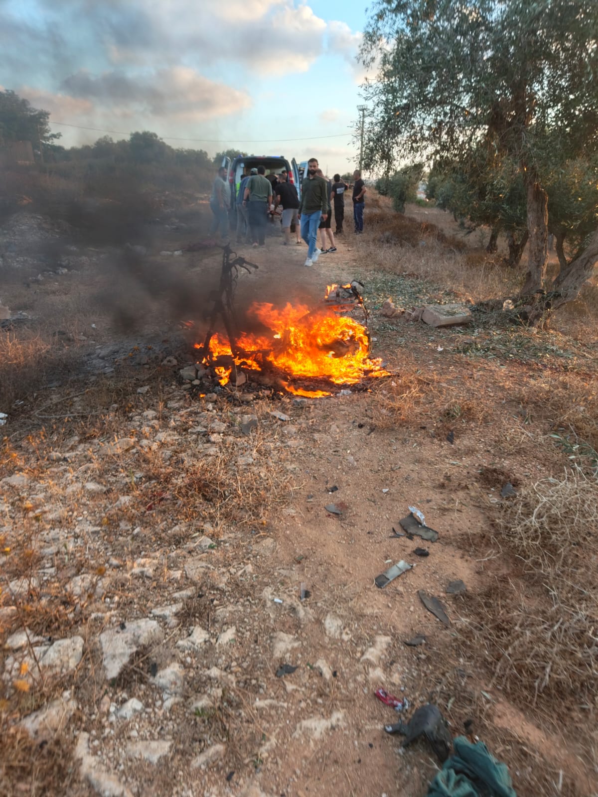 بالصورة: ضحيتان جراء استهداف دراجة نارية في النبطية