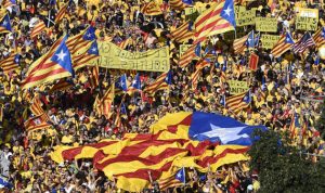 المحكمة الدستورية الاسبانية تعلق قرار استقلال كاتالونيا