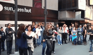 بالفيديو.. كارول سماحة ترقص بعفوية في شوارع نيويورك!