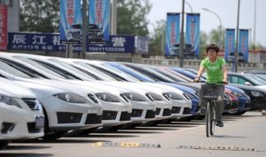 تباطؤ سوق السيارات في الصين يزيد الضغط على أسعار النفط