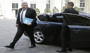 وزير: فرنسا لن تسقط أيا من ديون اليونان المستحقة لها