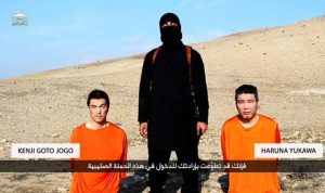 بالفيديو.. “داعش” يعلن إعدام أحد الرهينتين اليابانيين