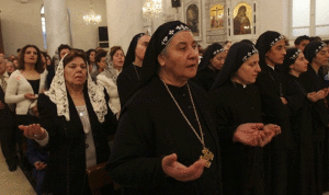 “الشرق الأوسط”: طرد المسيحيين من الموصل بداية سقوط دولة “داعش”
