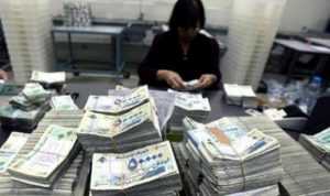مصرف لبنان: انخفاض السيولة والودائع بالليرة والدولار في 7 نيسان