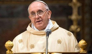 البابا فرنسيس يصلّي من أجل ضحايا باريس: ليغيّر الرب قلوب المرتكبين