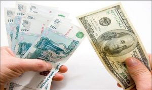 ارتفاع الروبل الروسي بعد أن بدأت «المالية» بيع العملات الأجنبية