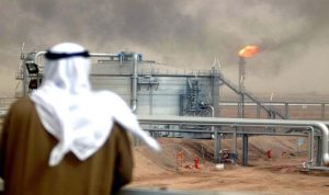 رجال أعمال واقتصاديون سعوديون متخوفون من “غيمة اقتصادية” مع هبوط النفط