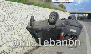 جريحان بانقلاب سيارة على اوتوستراد طرابلس