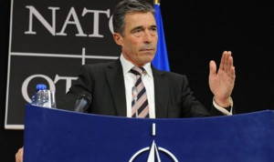 راسموسن حضّ مرشحي الرئاسة الأفغانية على توقيع إتفاق نشر “الناتو” في أفغانستان