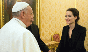 بالصور.. آنجلينا جولي تزور البابا فرنسيس