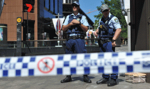 في أستراليا.. شاب يصدم سيارة شرطة ويطعن شخصا ثم ينتحر