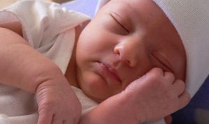 العثور على طفل حديث الولادة في علبة كرتون في صيدا