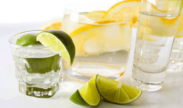  فوائد شرب الماء الدافئ مع الليمون صباحا Citron-+-eau