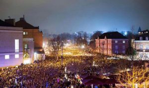 بالصور.. الآلاف يتظاهرون في كوبنهاغن تكريما لضحايا الهجومين