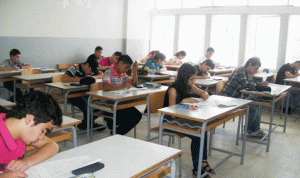 تقرير للـ”LBCI”: طلاب لبنان ينتفضون: أفرجوا عن شهاداتنا