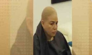 بالصور.. أوّل تعليق للممثلة إلهام شاهين بعد ظهورها بدون شعر!