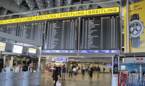 إخلاء جزئي لمطار فرانكفورت بعد تهديد بتفجيره