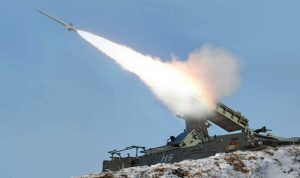 كوريا الشمالية تطلق صاروخين في البحر أثناء زيارة وزير الدفاع الأميركي للمنطقة