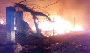 بالصور.. إندلاع حريق في مخيم للاجئين السوريين في المحمرة ـ عكار