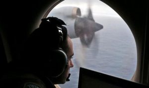 الاحوال الجوية السيئة تعرقل عمليات البحث عن حطام الطائرة الماليزية
