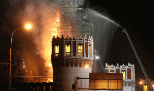 بالفيديو والصور.. حريق ضخم في دير “نوفوديفيتشي” الأثري في موسكو