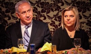 نتانياهو وزوجته يفرطان في الإنفاق على منازلهما