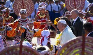 بالصور.. البابا من سريلانكا: الدين ليس في خدمة العنف