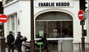 بالصور بالفيديو.. قتلى وجرحى في هجوم على مقر صحيفة “شارلي إيبدو” في باريس واعلان حالة الانذار القصوى