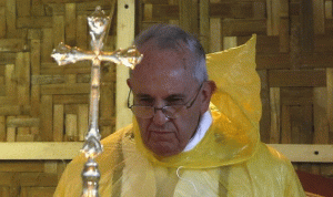 بالصور.. البابا فرنسيس يختصر زيارته وسط الفيليبين بسبب العاصفة: أطلب منكم أن تسامحوني