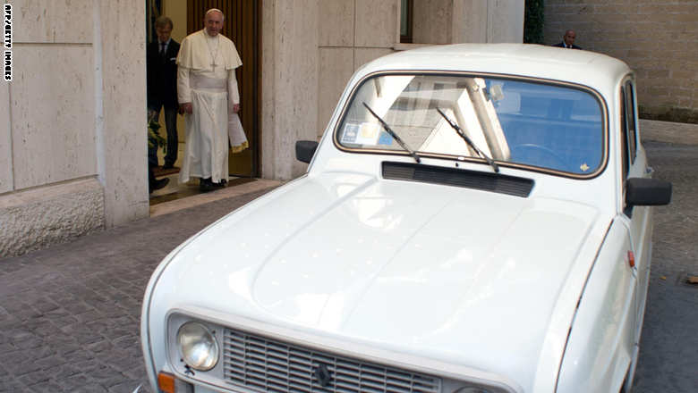 VATICAN-POPE-AUTO