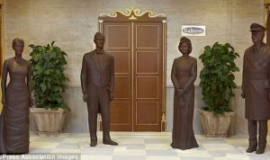 بالصور.. العائلة المالكة في إسبانيا تتحوّل إلى تماثيل من الشوكولا!