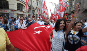 تظاهرات مناهضة لمصادقة البرلمان التركي على التدخل العسكري في سوريا والعراق