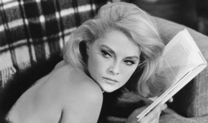 بالصور.. وفاة الممثلة الإيطالية فيرنا ليزي عن 78 سنة