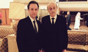 بالصورة.. رئيس الائتلاف الوطني السوري يلتقي جنبلاط