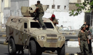 إصابة 4 من حرس وزارة التربية اليمنية بانفجار قنبلة