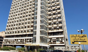 “كهرباء لبنان”: تعذر إصلاح أعطال بسبب إقفال المعتصمين الأبواب في المبنى المركزي